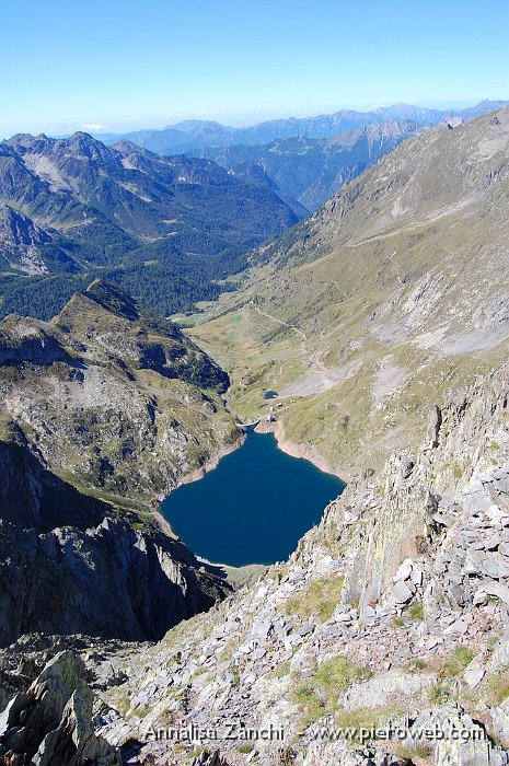 13 Sotto di noi il lago del Diavolo.JPG